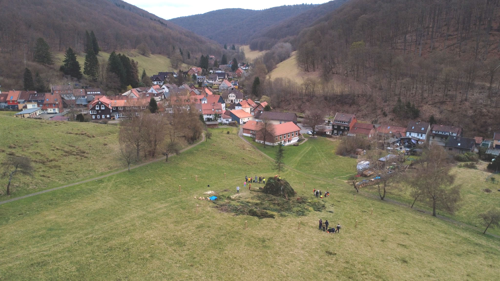 Lonauer Osterfeuer-Aufbau 2026